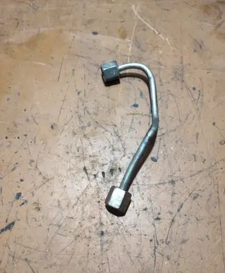 Fuel injector supply line/pipe