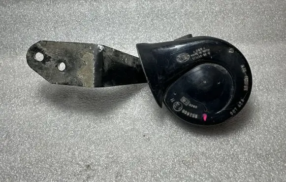 Audi A6 S6 C5 4B Horn signal 000209 4B0951230