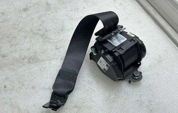 Rear seatbelt