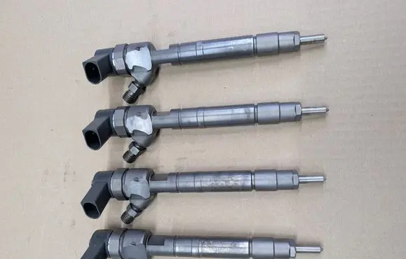 Mercedes-Benz Sprinter W906 Fuel injector 0445110108I