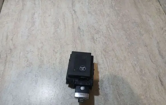Volkswagen PASSAT B6 Ignition lock 3C0905843Q