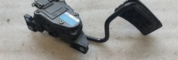 Renault Espace - Grand espace IV Accelerator throttle pedal 8200007513