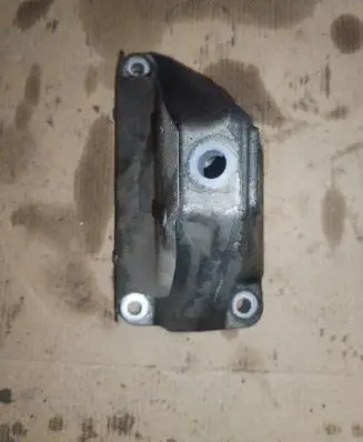 BMW 5 F10 F11 Engine mounting bracket 6777628