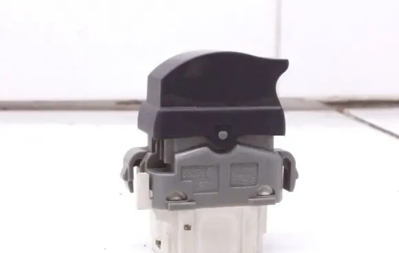 Renault Espace - Grand espace IV Electric window control switch 28082