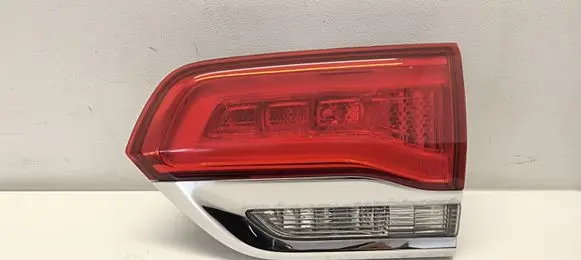 Jeep Grand Cherokee Tailgate rear/tail lights P68110046AC