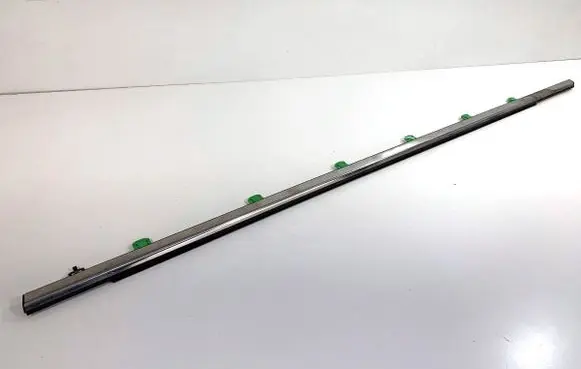 Honda CR-V Front door windshield rail 