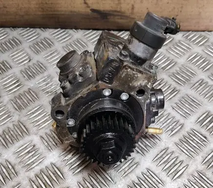 Renault Trafic III (X82) Fuel injection high pressure pump 0445010404