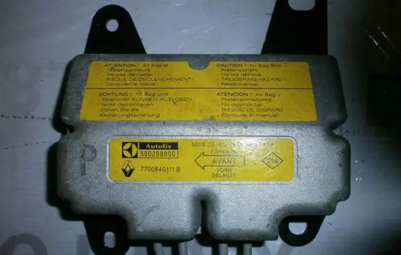 Renault Laguna I Airbag control unit/module 7700840111B 550288800