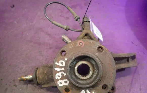 Peugeot 307 CC Front wheel hub spindle knuckle