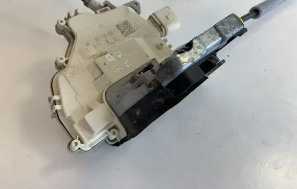 Audi Q7 4M Rear door lock 4G0839016E
