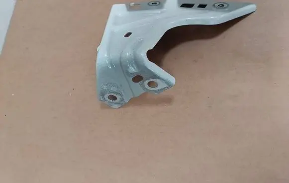 Volkswagen Tayron I Fender mounting bracket 57N821136