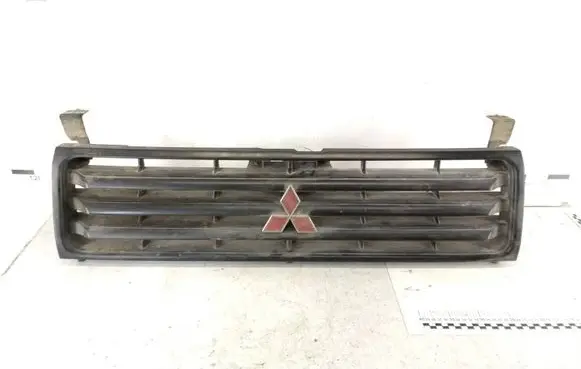 Mitsubishi Pajero Front grill MB645720
