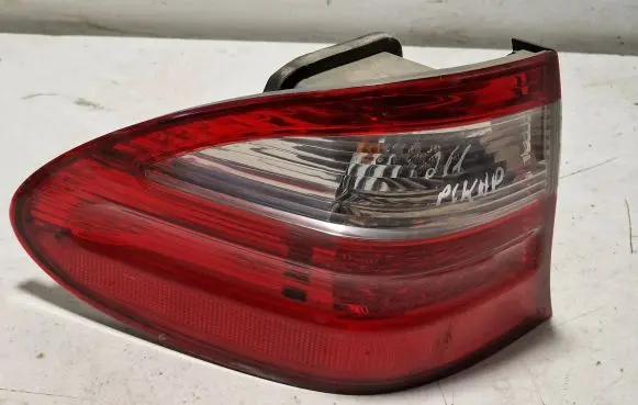 Mercedes-Benz E W211 Rear/tail lights A2118200711 379169 R8SZB