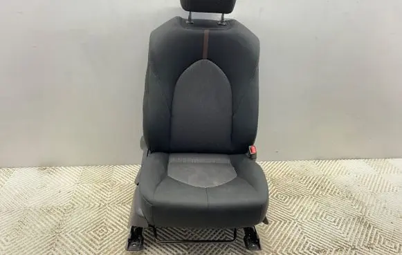 Toyota Camry VIII XV70 Front passenger seat