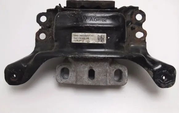 Volkswagen Golf VII Engine mount bracket 5Q0199555AB 5Q0199555