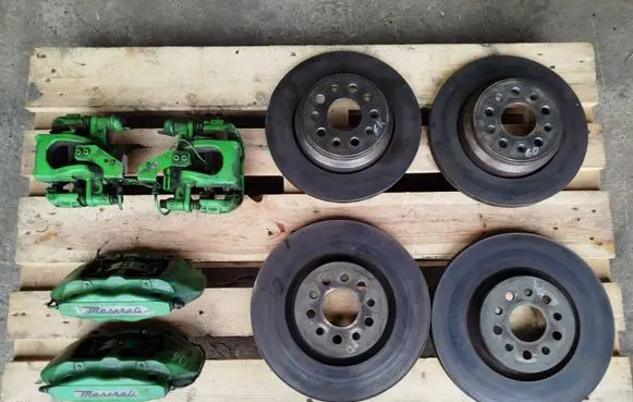 Maserati Ghibli Brake discs and calipers set 06700096670 20c18202 20c18201