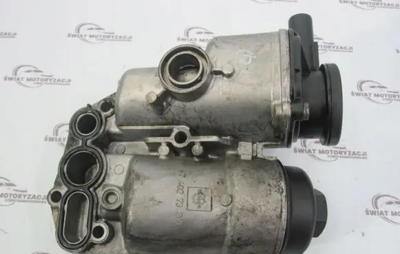 Volvo XC70 Oil filter mounting bracket 30677920