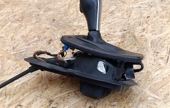 BMW 3 E90 E91 Gear shifter/selector 7548037