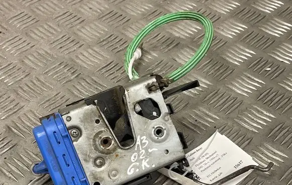 Audi A3 S3 8L Rear door lock 8D0839015A