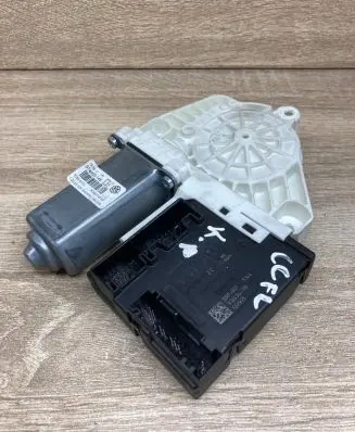 Volkswagen PASSAT CC Front door window regulator motor 3C0959792C 3C8959702 3C8837461M