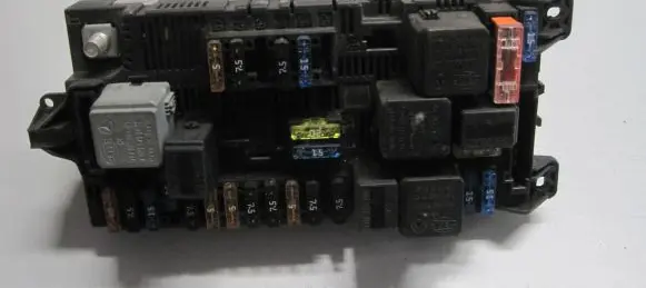 Mercedes-Benz E W211 Fuse module 2115457601