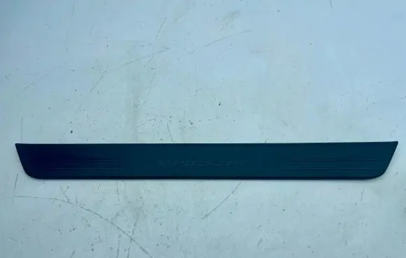 Hyundai Veloster Front sill trim cover 85881