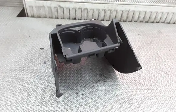 Cup holder front