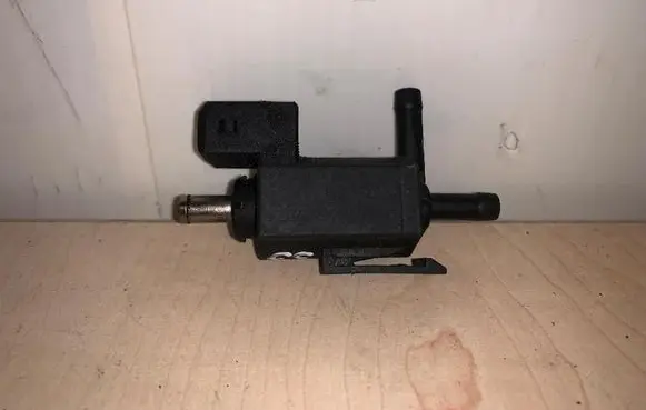Volvo XC90 Turbo solenoid valve 72832804