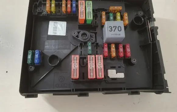 Skoda Superb B6 (3T) Fuse module 1K0937118