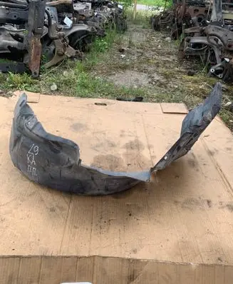 Front wheel arch liner splash guards