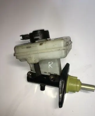 Master brake cylinder