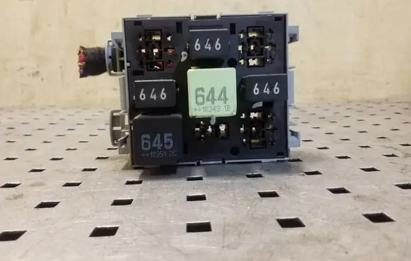 Volkswagen Touareg II Fuse module 7L0937503A