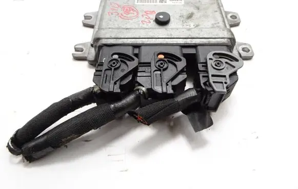 Nissan Qashqai Engine control unit/module MEC93370