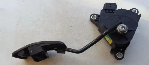 Nissan X-Trail T31 Accelerator throttle pedal 15213A