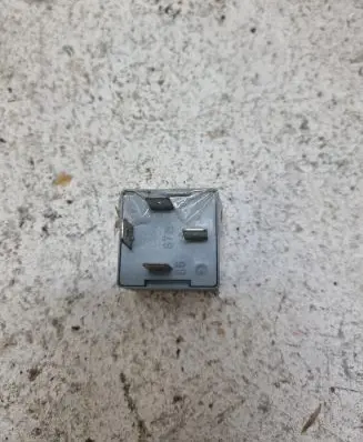Volkswagen PASSAT B5 Other relay 141951253B