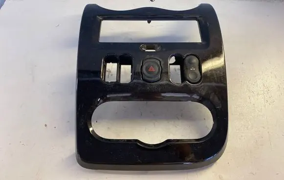 Dacia Duster Radio/GPS head unit trim 682603302R 682600050R 682603062