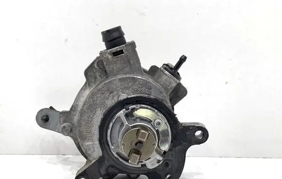 Ford Focus Vacuum pump 724807740