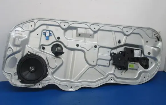 Volvo C30 Front door window regulator with motor
