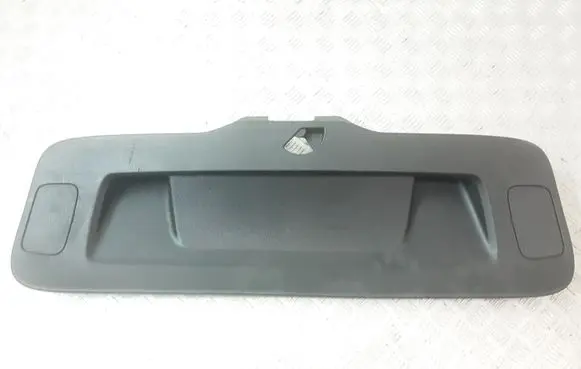 Volkswagen PASSAT B7 USA Tailgate trim 561867605D