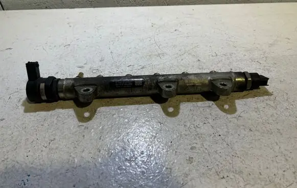 Renault Megane II Fuel main line pipe H82426550 409413B 0445214062