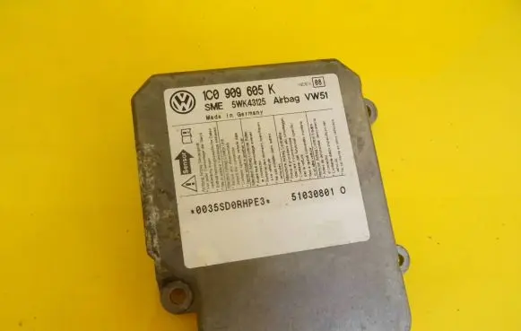 Skoda Fabia Mk1 (6Y) Airbag control unit/module 1C0909605K