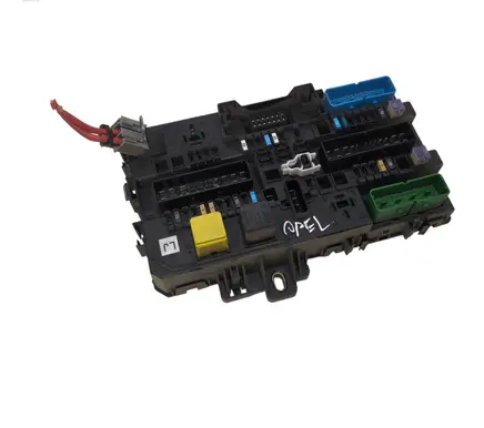 Opel Astra H Fuse module 5DK00866925