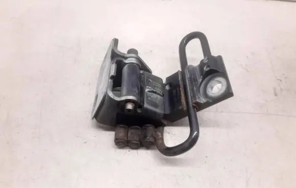 Audi A6 S6 C6 4F Front door lower hinge 8E0831412E