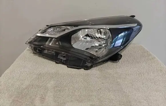 Toyota Yaris Headlight/headlamp 0D201HB2 019500196 0D196I4