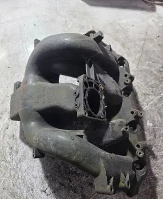 Ford Mondeo MK II Intake manifold 938F9424NE