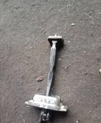 Nissan Qashqai Front door check strap stopper 