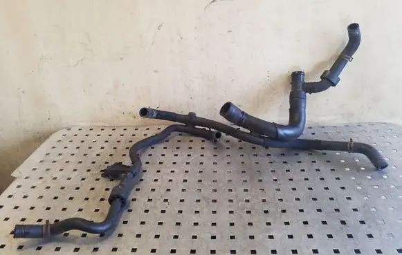 Volkswagen Tiguan Engine coolant pipe/hose