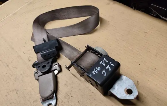 Jeep Grand Cherokee Front seatbelt E23183