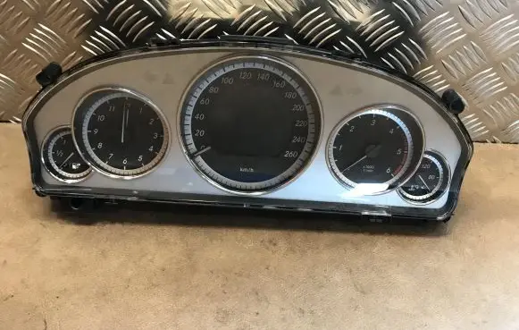 Mercedes-Benz E C207 W207 Speedometer (instrument cluster) A2129001814