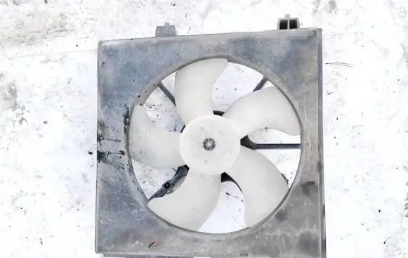 Honda Civic Radiator cooling fan shroud etp9319